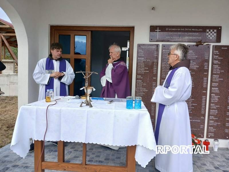 Foto: Da se ne zaboravi: Služena misa za žrtve četničkog pokolja na Proslapu