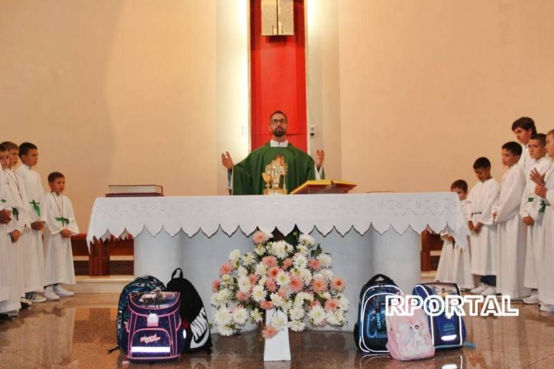 Foto: Misa za početak nove vjeronaučne i nastavne godine u Prozoru