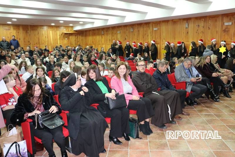 Foto: Božićna priredba O&Scaron; fra Jeronima Vladića