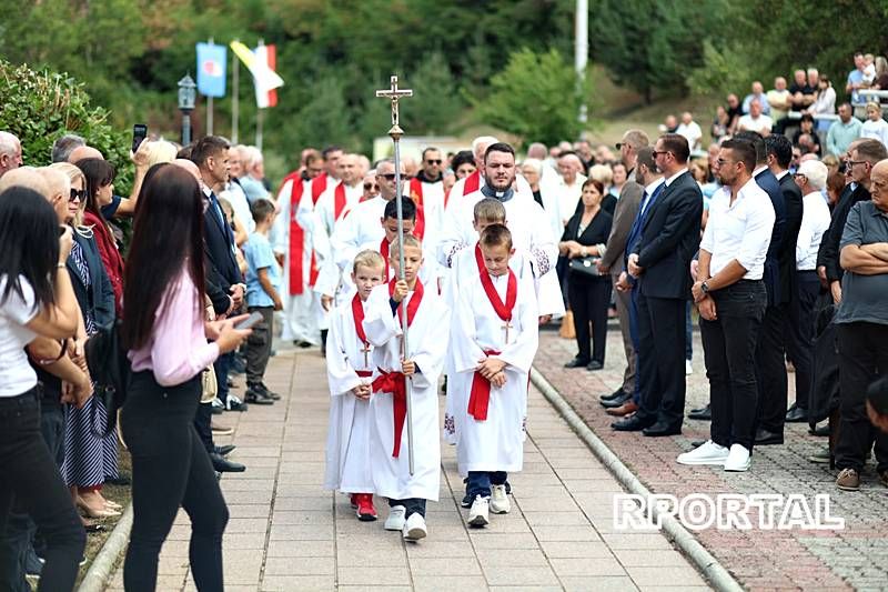 Foto: Na Uzdolu obilježena 33. obljetnica stradanja Hrvata