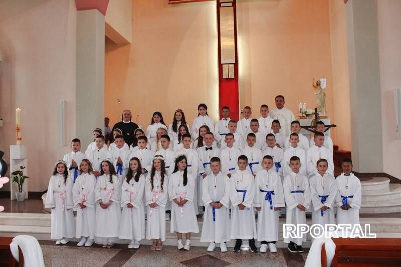 Foto: Prva pričest u Prozoru