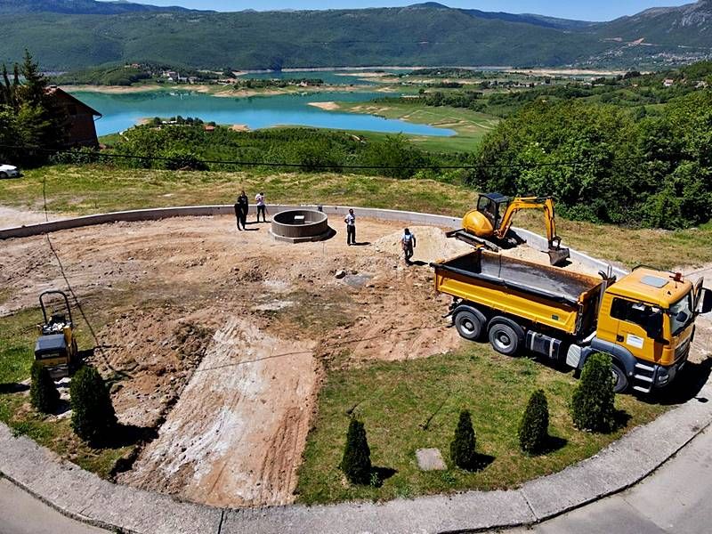 Foto: Započeli radovi na izgradnji Gospinog trga