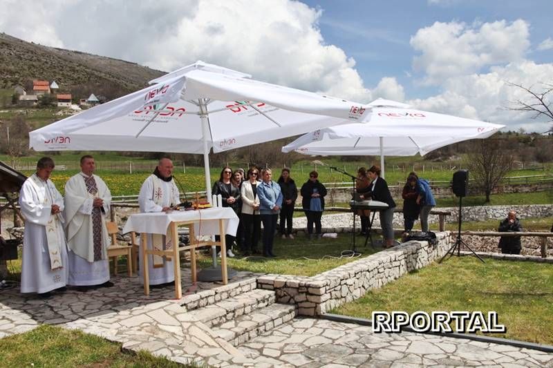 Foto: Okupljanje Rumbočana i sv. misa na Zahumu