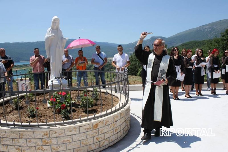 Foto/video: Otkrivanje i blagoslov Gospinog trga u Podboru